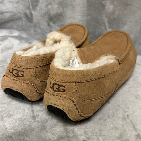UGG Ascot Loafer Slippers Size 10 main image 4